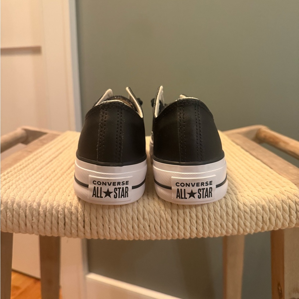 Brand NWOT Size 8 Leather Converse Chuck Taylor All Star Lift sneaker. - Picture 9 of 9